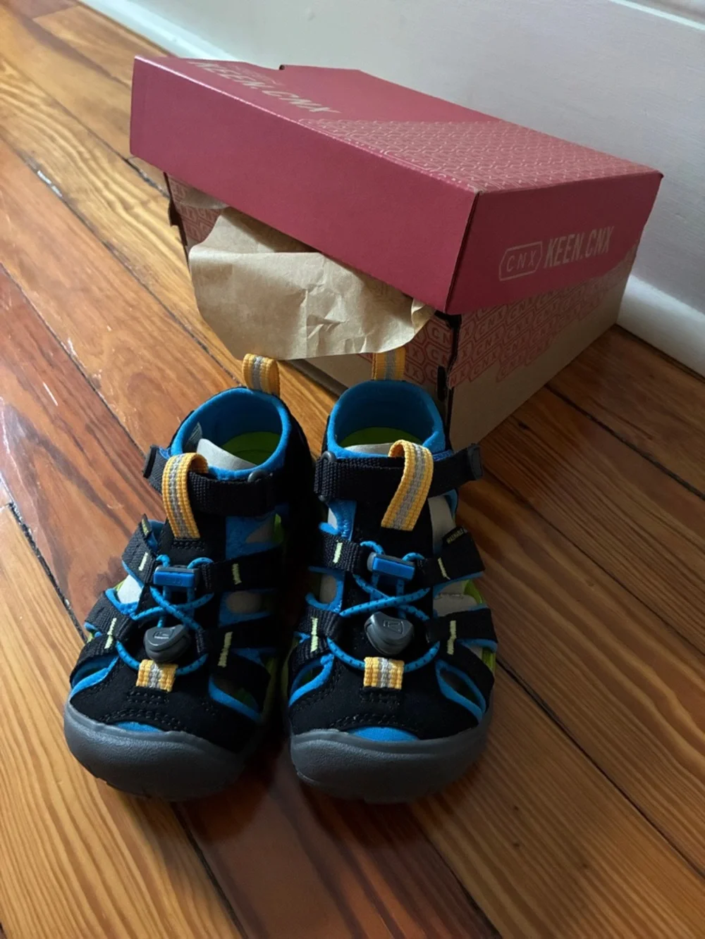 NWT KEEN Seacamp Kids Black Blue and Yellow Sport Sandal